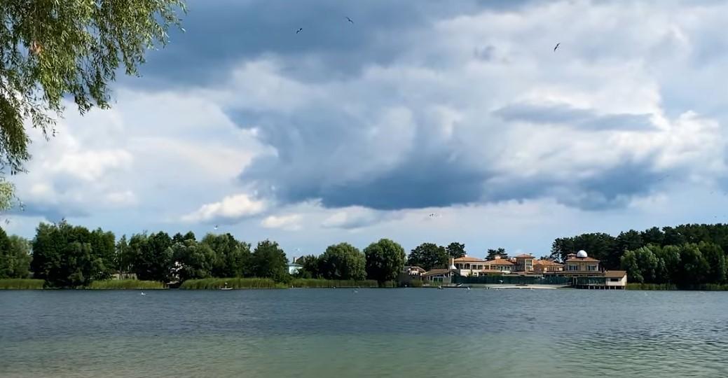 Блакитне озеро в Підгірцях